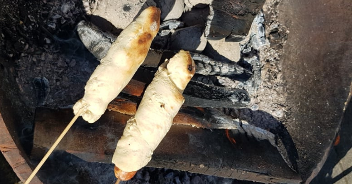 Grilla pylsur hike brauð